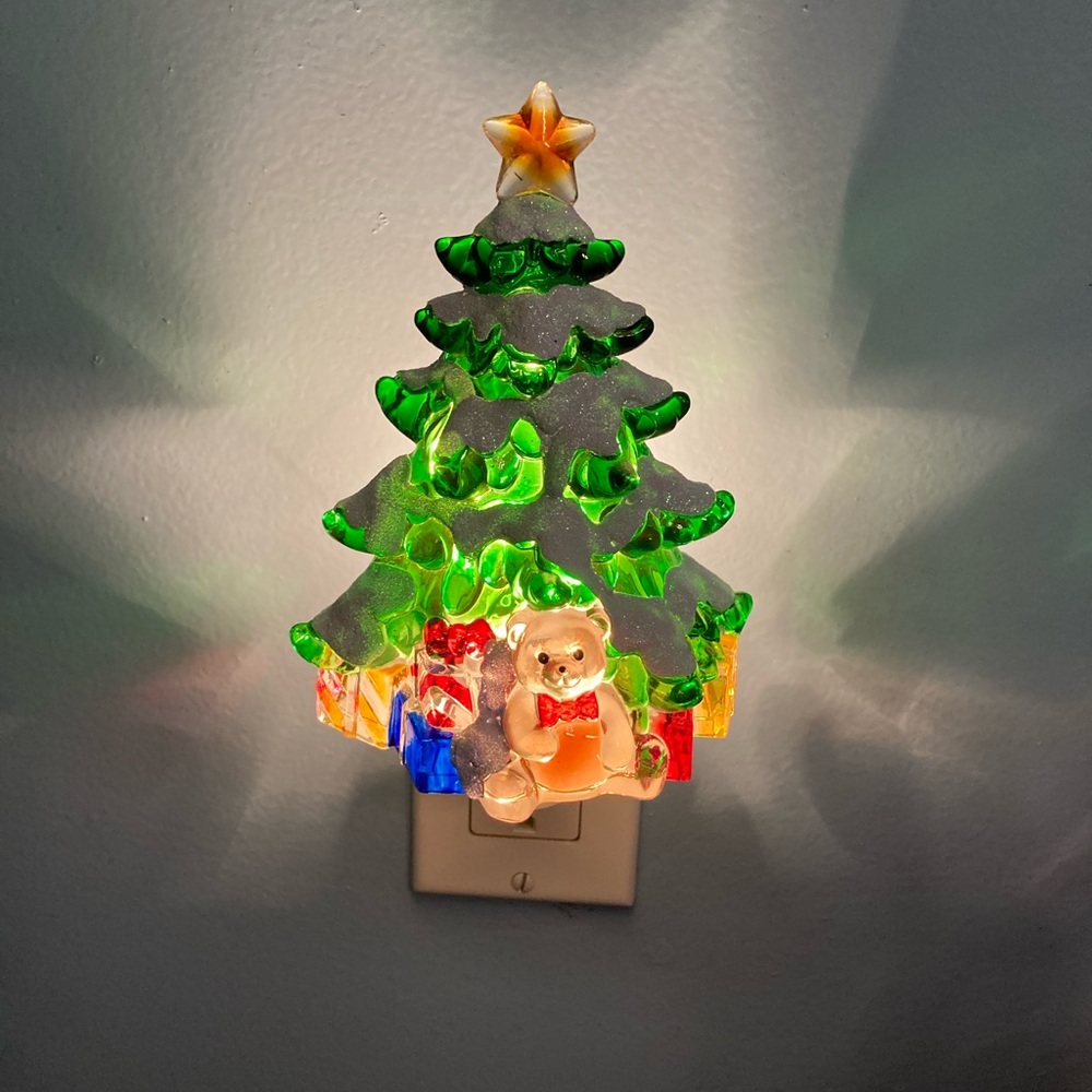 Winter Wonderland Plastic 5” Christmas Tree Night Light NOS In Original Box